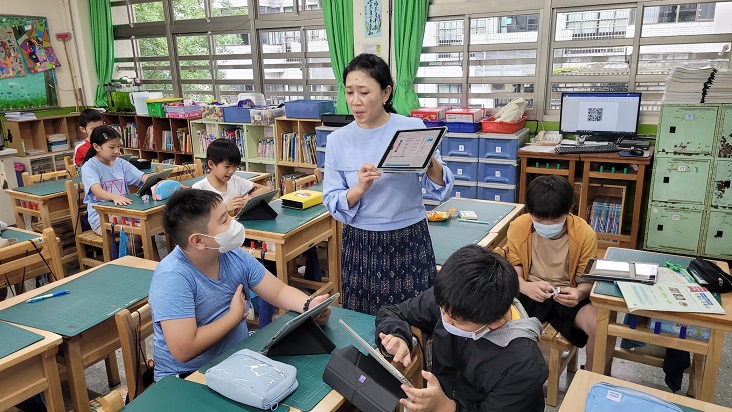 Kursus Bahasa Penduduk Imigran Baru New Taipei, pengajaran bantuan AI menjadi tren (Gambar/sumber: Situs Web Biro Pendidikan Pemerintah Kota New Taipei)